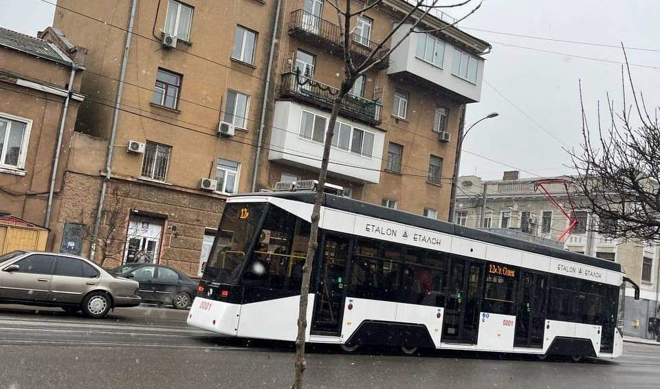На одесских улицах курсирует новый трамвай “Эталон” «фото»