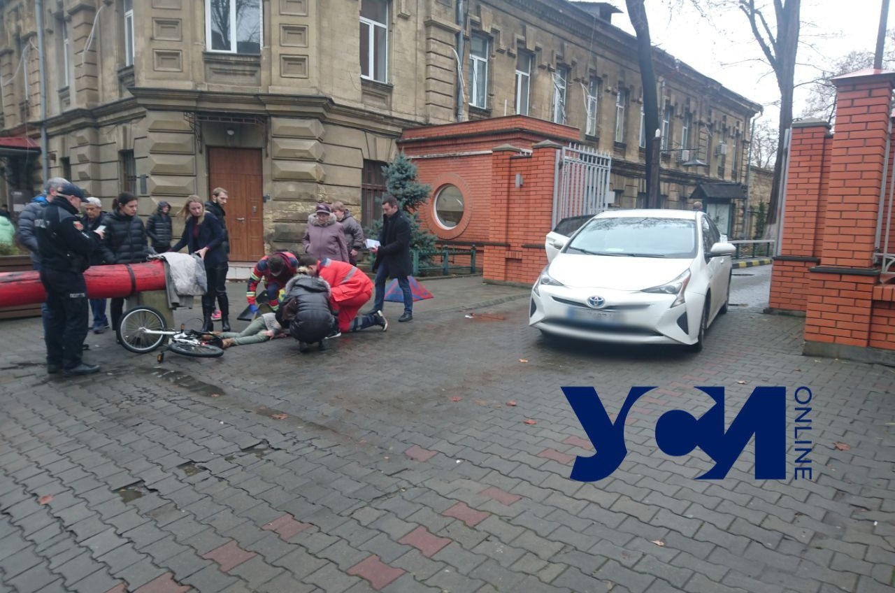 В центре Одессы под колеса попал 11-летний велосипедист usionline.com В центре Одессы под колеса попал 11-летний велосипедист «фото»