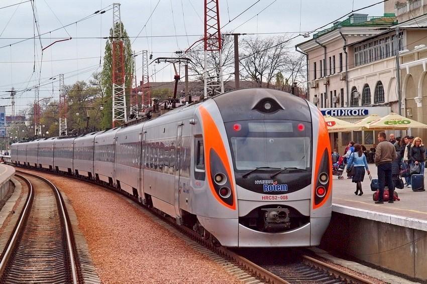 Из Одессы будет ходить дополнительный поезд в Польшу «фото»