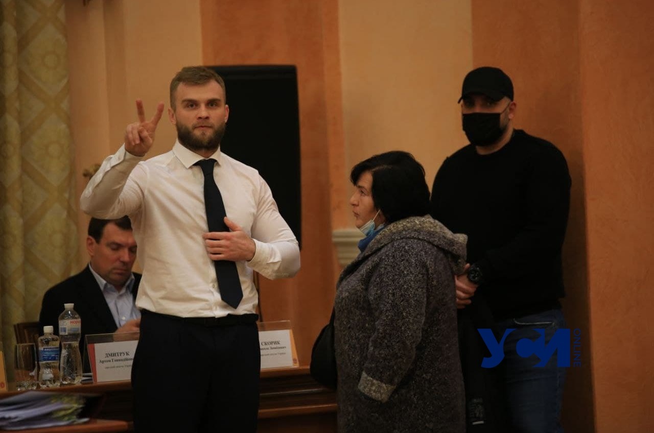 Под руководством Труханова и его банды: в мэрию не пускали нардепа (видео) «фото»