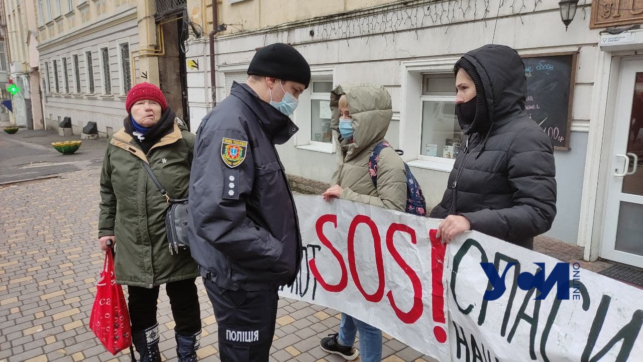 Дайте воду, дайте свет: в Одессе протестуют жильцы общежития (фото) «фото»