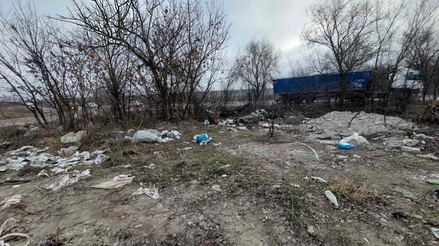 Под Одессой вывезли 12 прицепов мусора (фото) «фото»