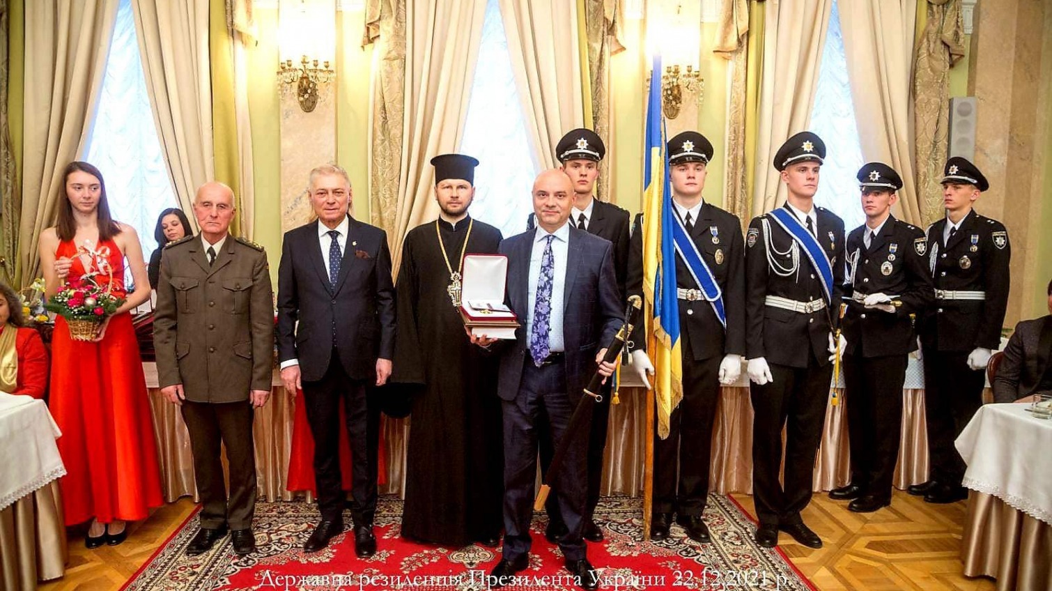 Директор одесского роддома стал рыцарем и получил саблю «фото»