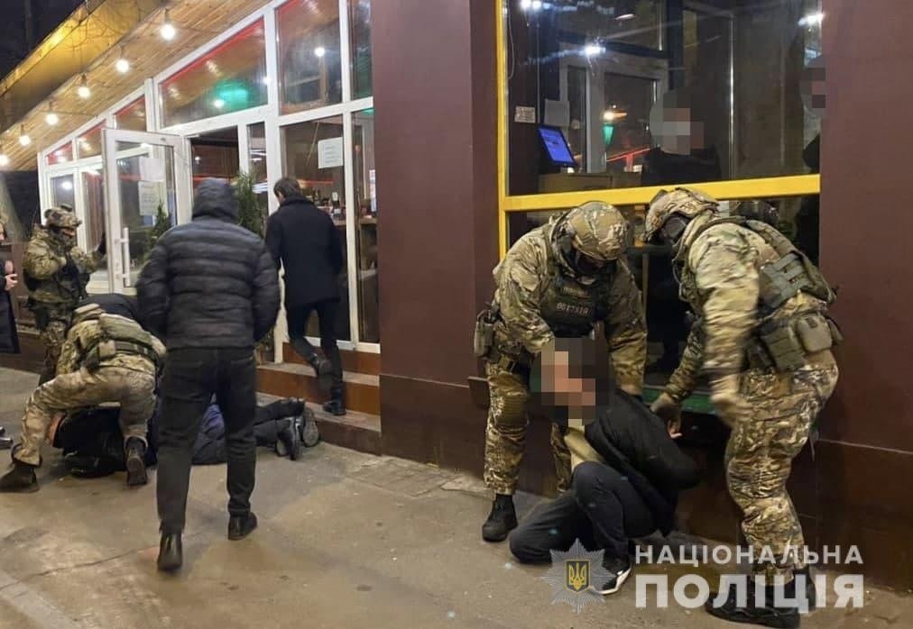 Похищали людей и вымогали деньги: члены банды имели “филиал” в Одессе «фото»