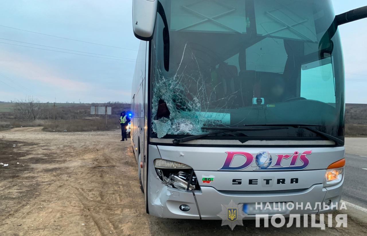 На трассе Одесса — Рени автобус насмерть сбил пешехода (фото) «фото»