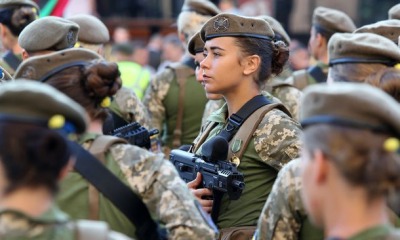 Зеленский рассмотрел петицию о воинском учете женщин: правила изменят  «фото»