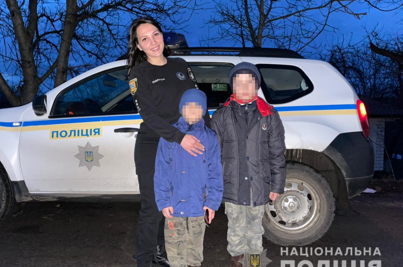 Сбежали от отчима босиком: в Одесской области спасли детей (фото) «фото»