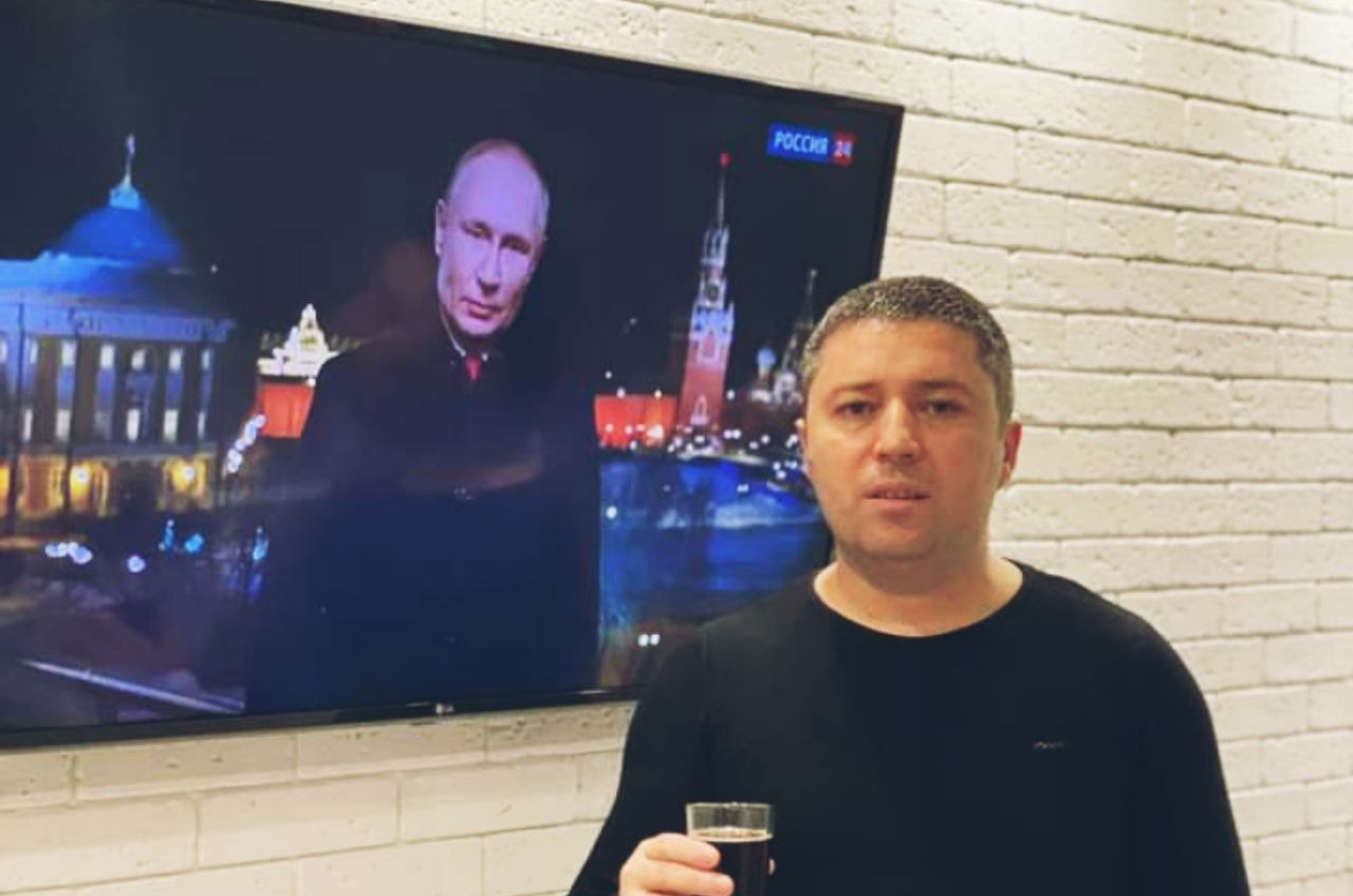 Депутат из Болграда поздравил с Новым годом на фоне Путина «фото»