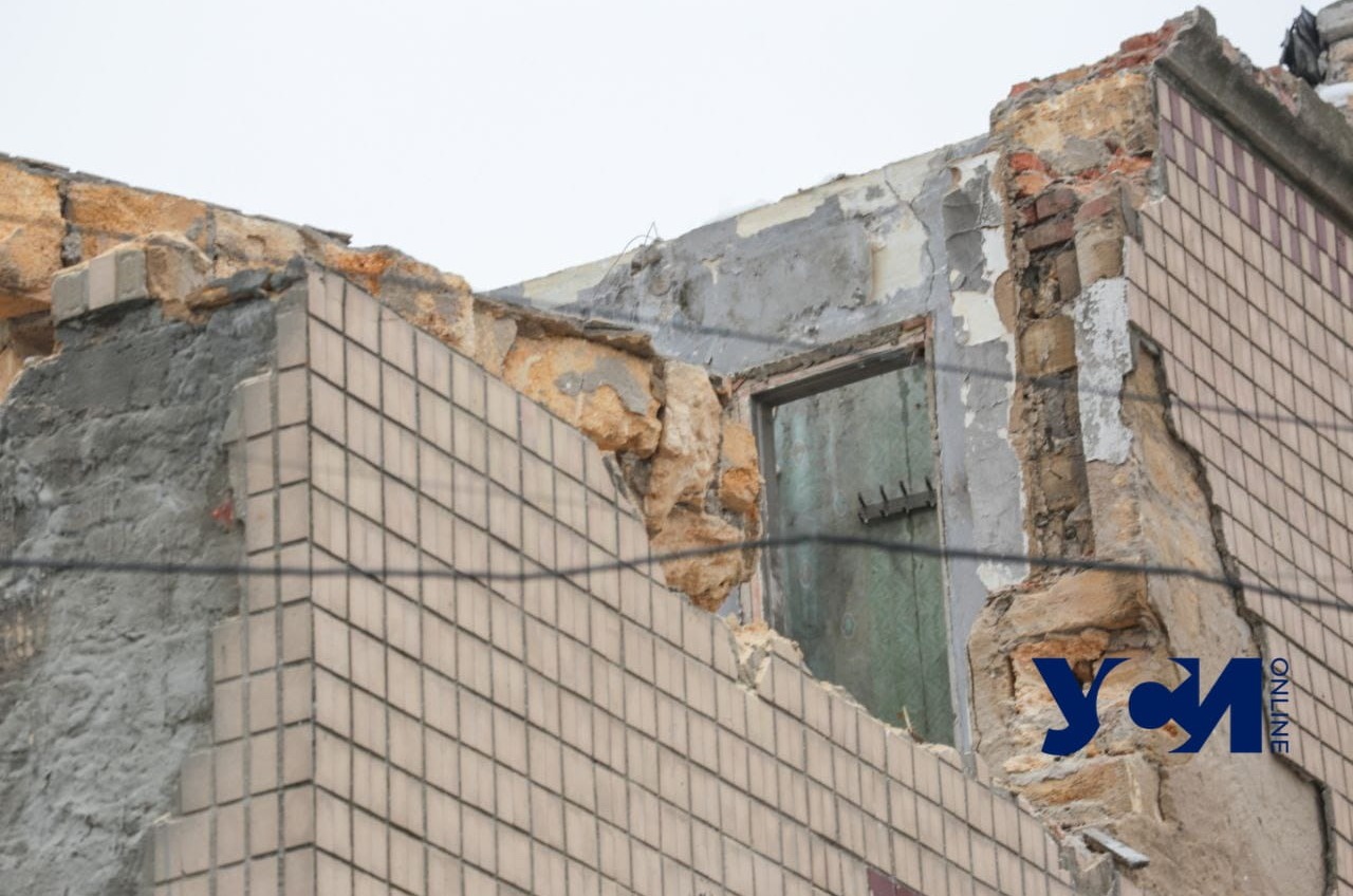 Умер один из строителей, пострадавших из-за обвала стены в Одессе (видео) «фото»