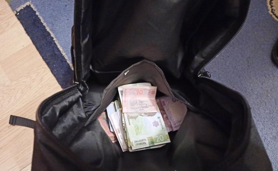 Луганчанин с газовым баллончиком напал на продавщицу лотерейного пункта в Одессе (фото, видео) «фото»