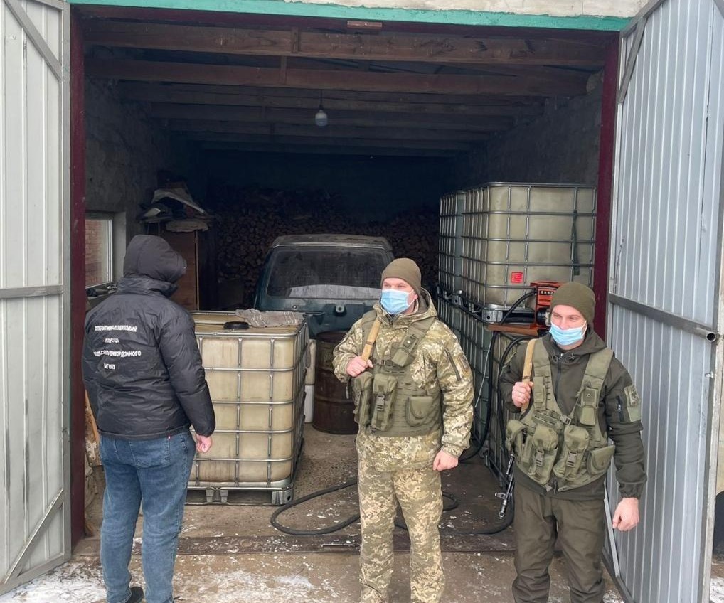 Работу нелегальной АЗС остановили на севере Одесской области (фото, видео) «фото»