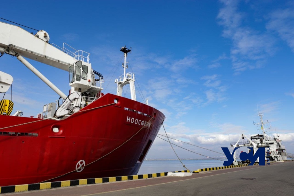 Экспедицию украинского ледокола из Одессы в Антарктиду перенесли «фото»
