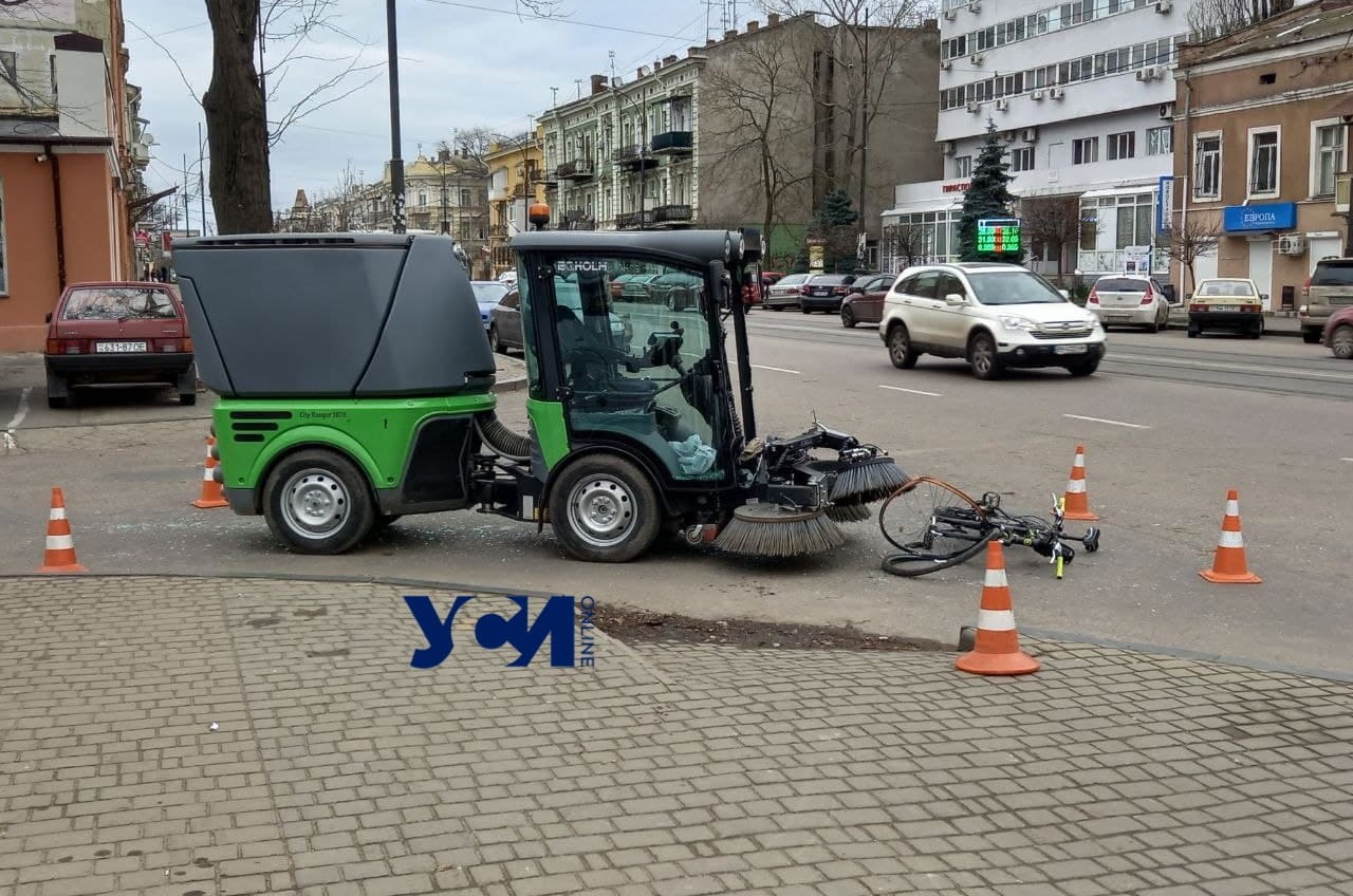 В Одессе подметально-уборочная машина сбила велосипедиста (фото) «фото»
