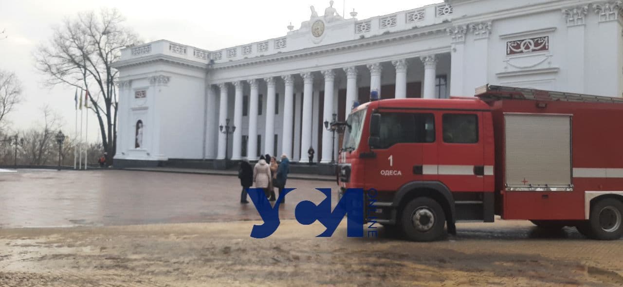 В Одессе с утра ищут бомбу в мэрии (фото, видео) «фото»