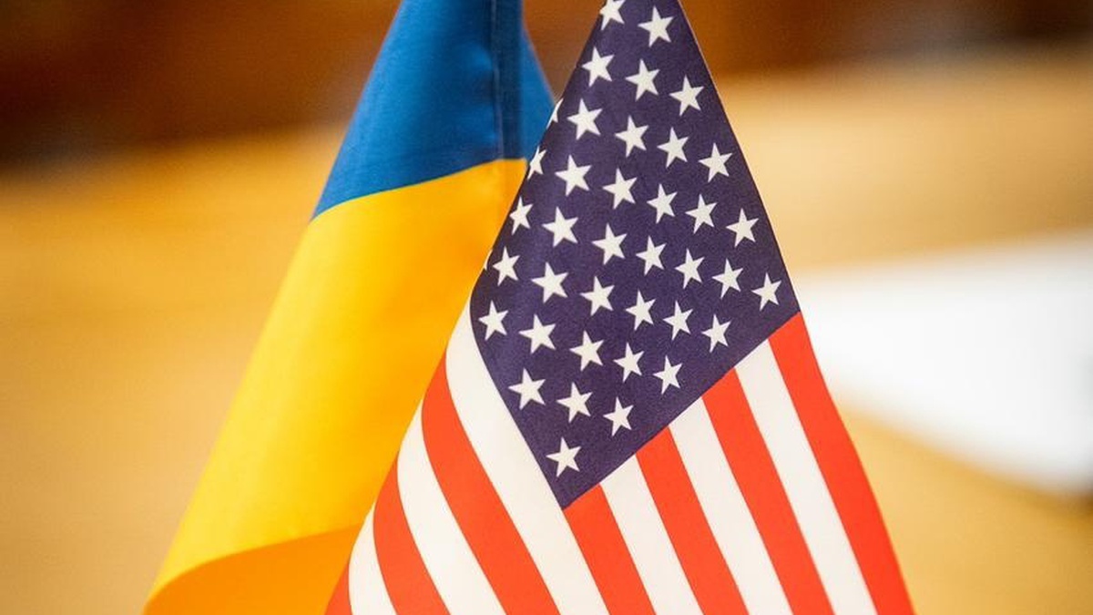 Госдеп США разрешил дипломатам покинуть Украину и обязал вывезти их семьи (аудио) «фото»