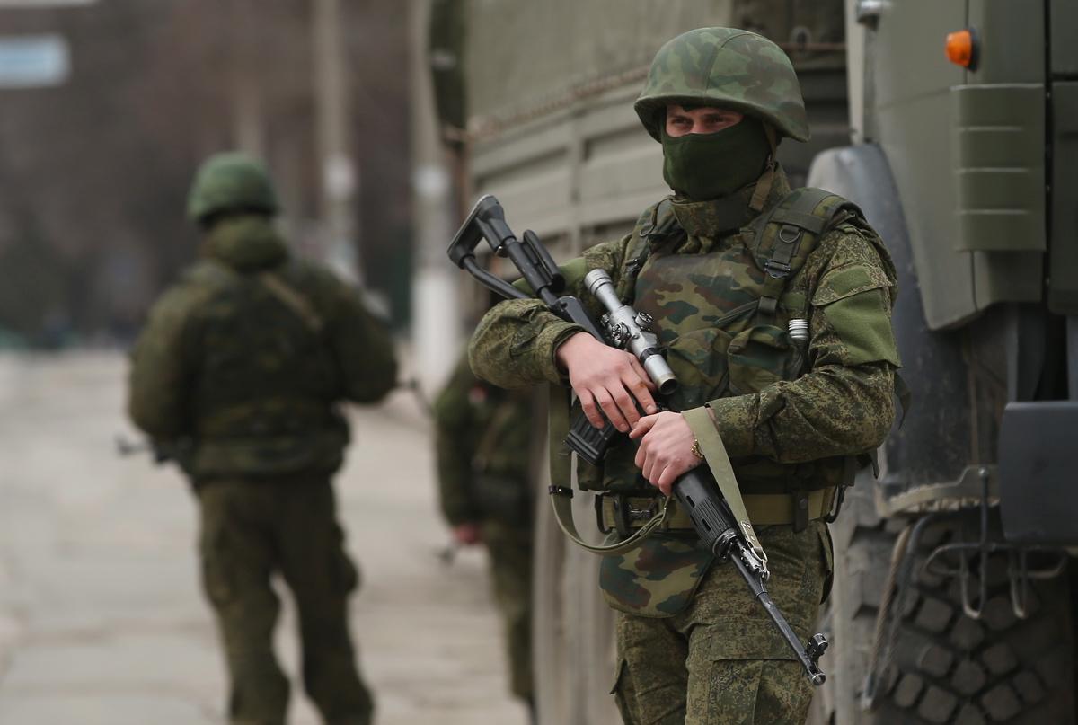 Минобороны: 140 000 российских военных все еще у наших границ «фото»