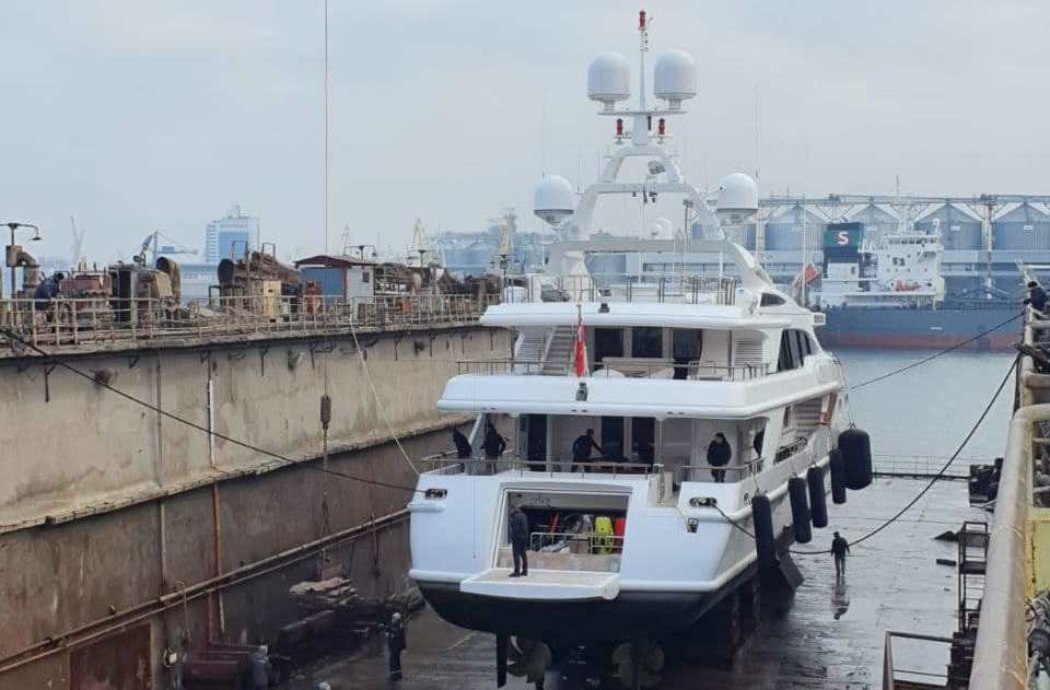 В Одесском порту ремонтируют 50-метровую итальянскую люксовую яхту «фото»