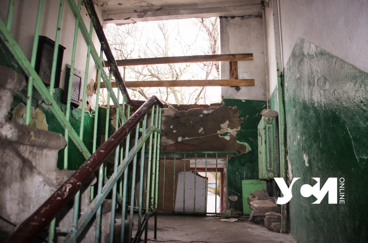 Одесская мэрия не может отселить людей из аварийного дома в Хуторском переулке (фото, аудио) «фото»