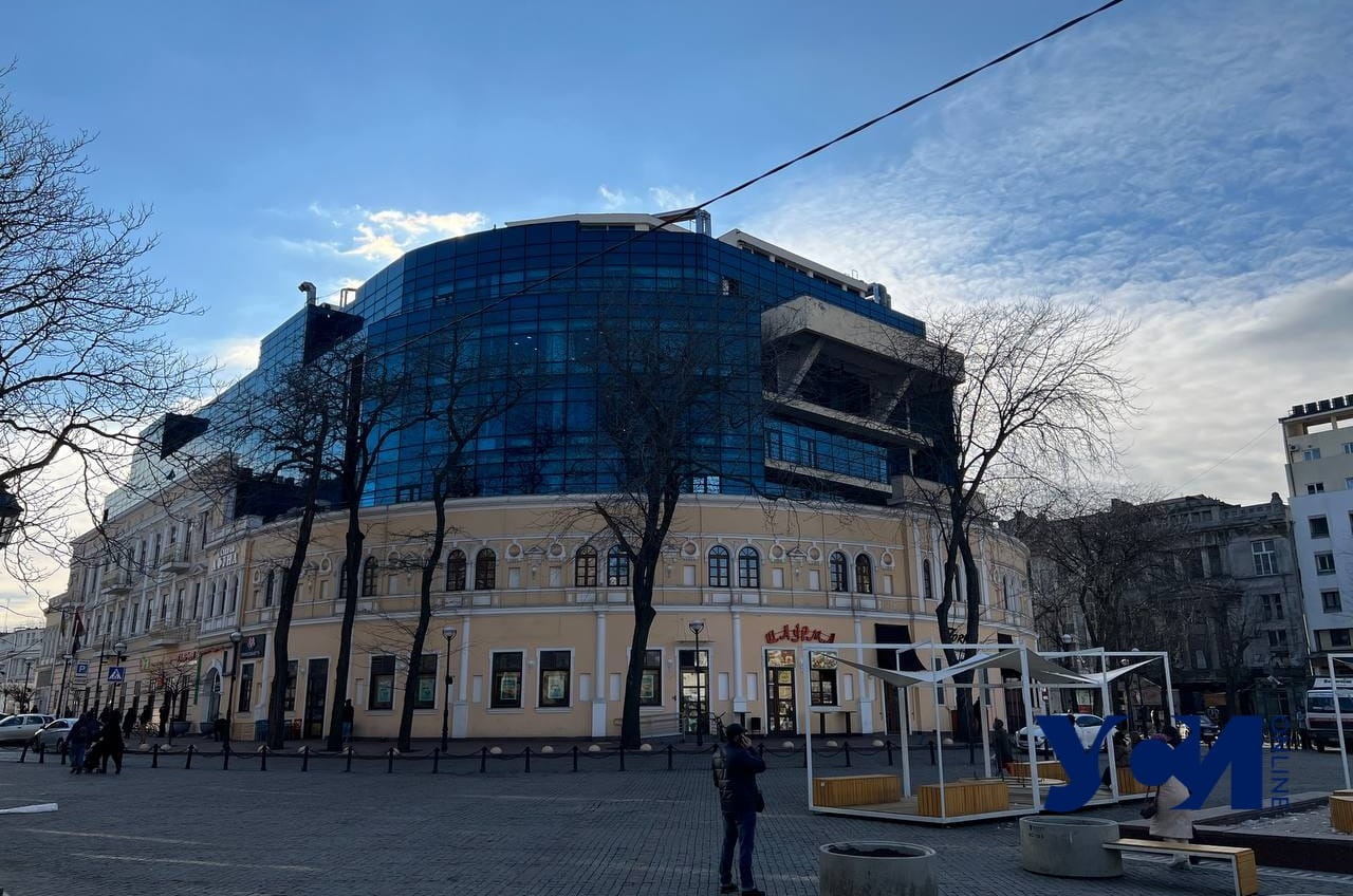 Скандал в Одессе: охранник торгового центра выгнал девушку с ДЦП (фото, видео) «фото»