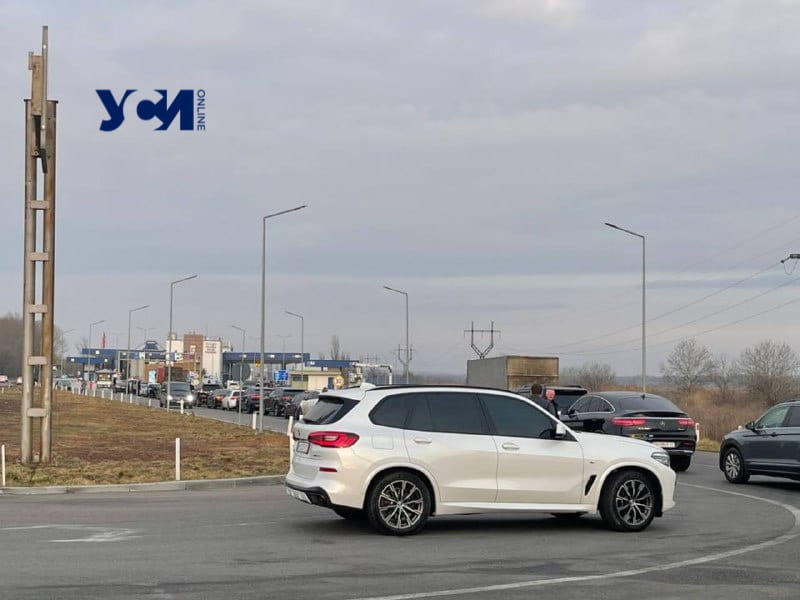 Молдова расставляет дополнительные блокпосты в районе Паланки: авто из Украины в очереди для пересечения границы (фото, видео) «фото»