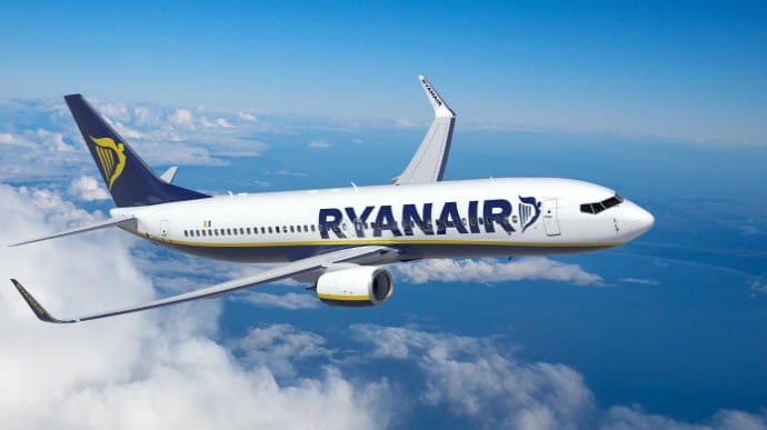 Лоукостер Ryanair продолжает полеты в Украине «фото»