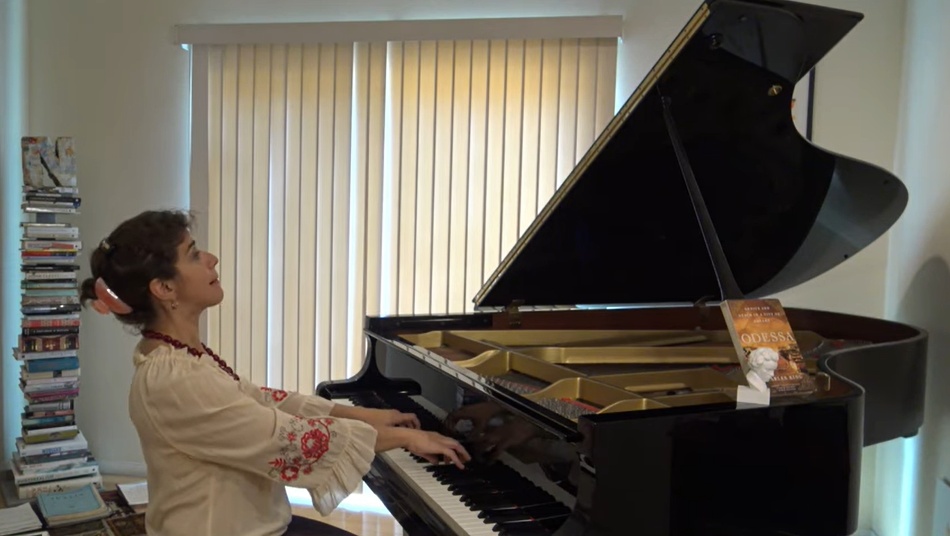 Американская пианистка родом из Одессы записала «Аппассионату» в поддержку родного города (видео) «фото»
