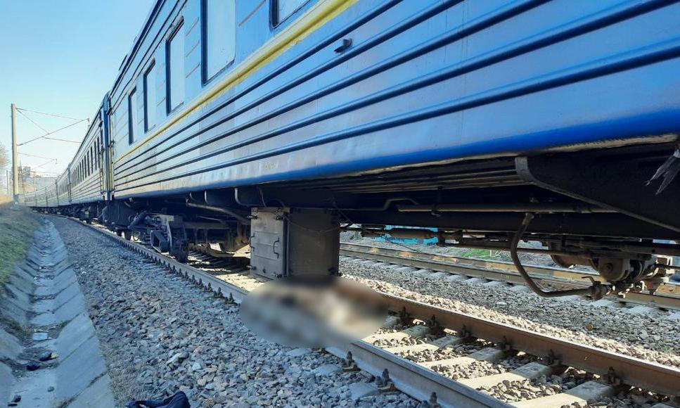 В Одессе женщина бросилась под поезд «фото»