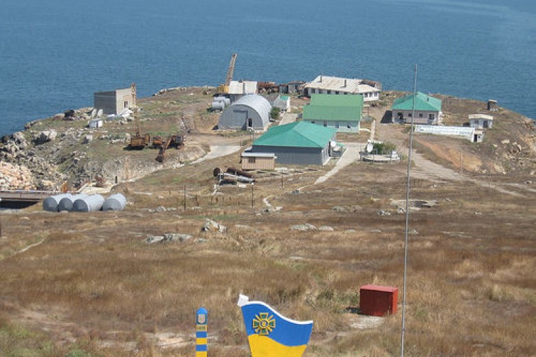Остров Змеиный: украинские военные отбивали атаки, но не смогли удержать (обновлено) «фото»