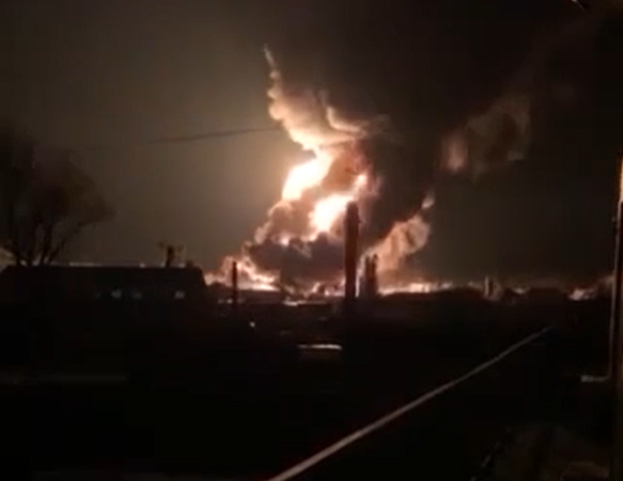 В Василькове горит нефтебаза (видео) «фото»