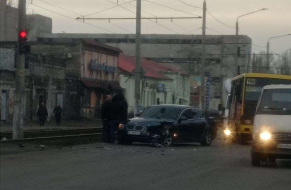 Авария на Николаевской дороге перекрыла движение «фото»