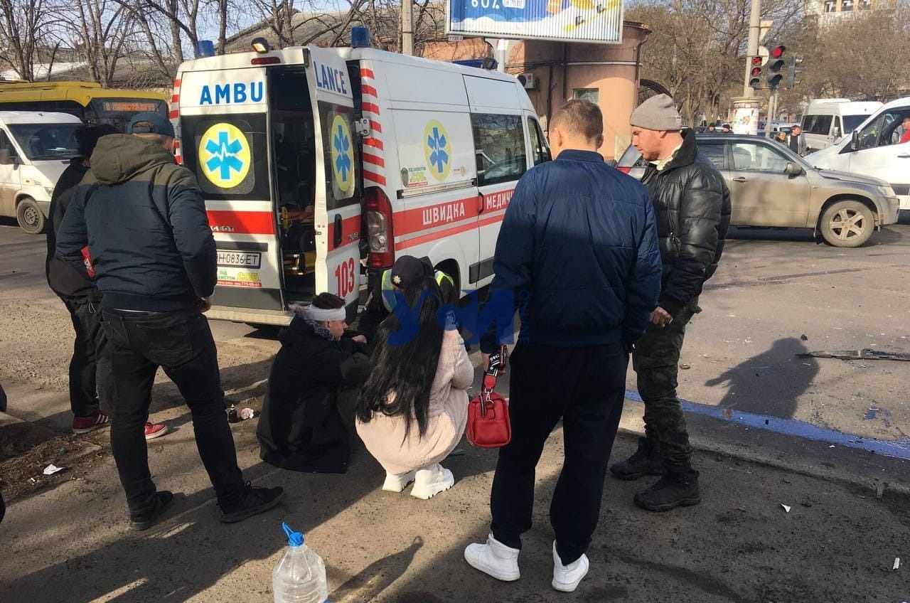 Серьезное ДТП на Молдаванке: есть пострадавшие (фото) «фото»