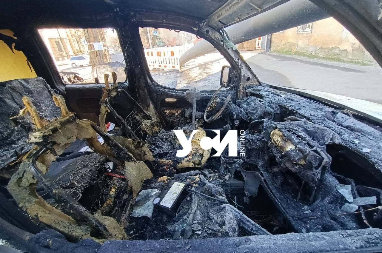 В Одессе подожгли еще два автомобиля (фото) «фото»