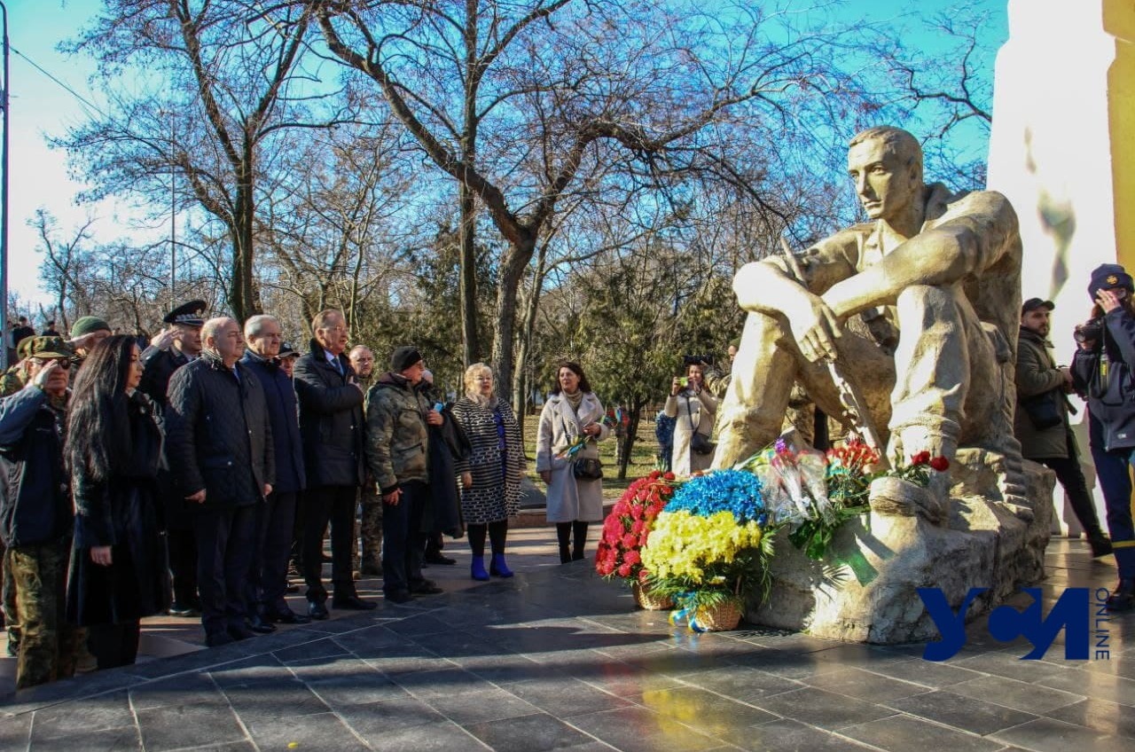 День памяти воинов-интернационалистов: в Одессе прошло возложение цветов (фото) «фото»