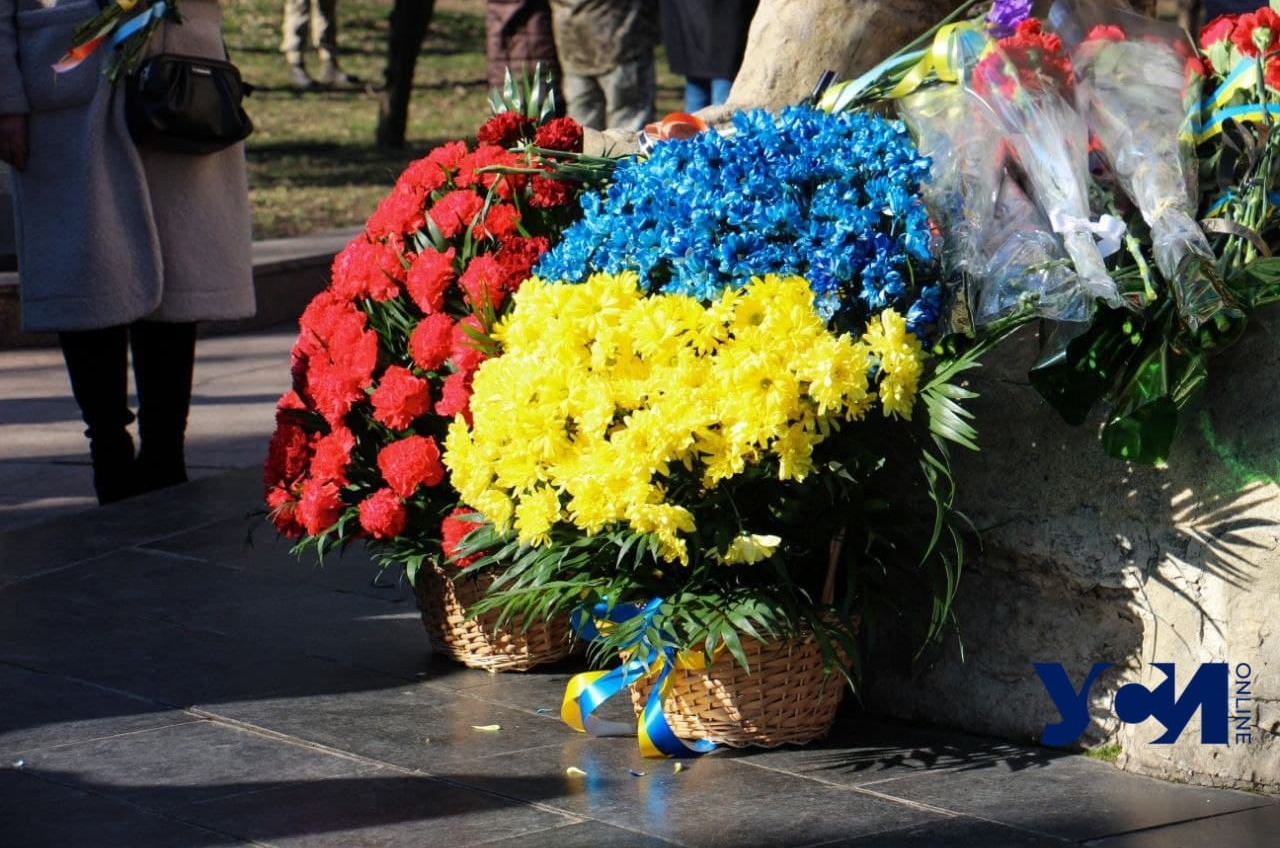 Одесская мэрия покупает цветы — пока на 10 тысяч гривен «фото»
