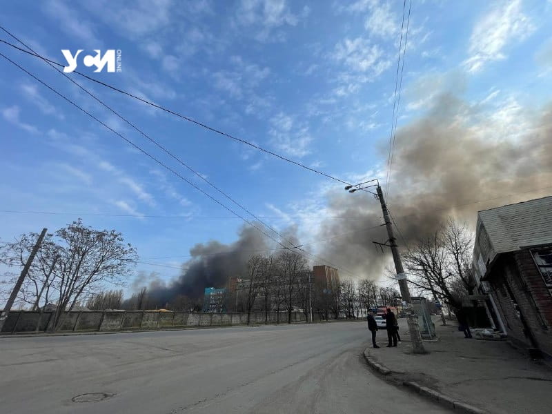 Новые взрывы в Одессе: оккупанты бьют по военным частям и железной дороге (фото, видео) «фото»