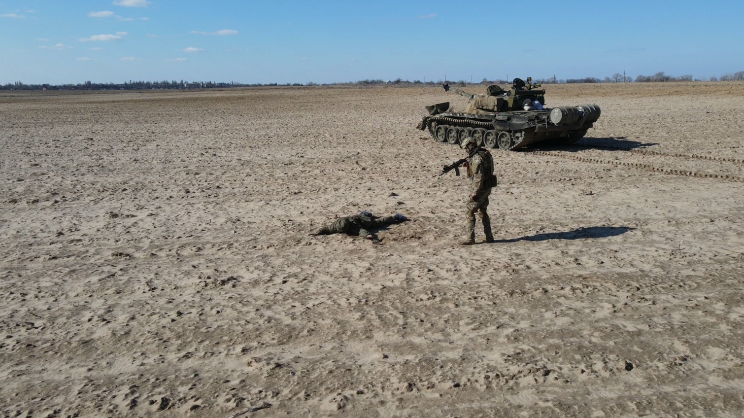 Российский оккупант сдался украинцам вместе с танком «фото»