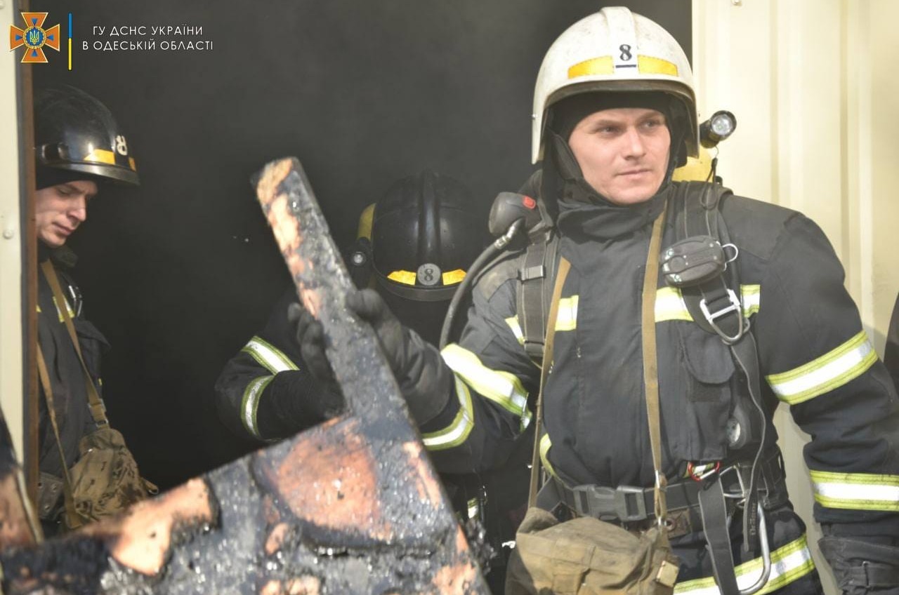 В Одессе спасатели тушили пожар в бизнес-центре (фото) «фото»