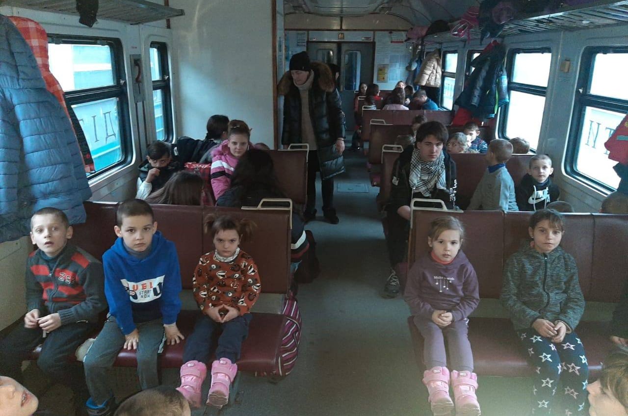 Одесская военная администрация эвакуирует детей в безопасное место (фото) «фото»