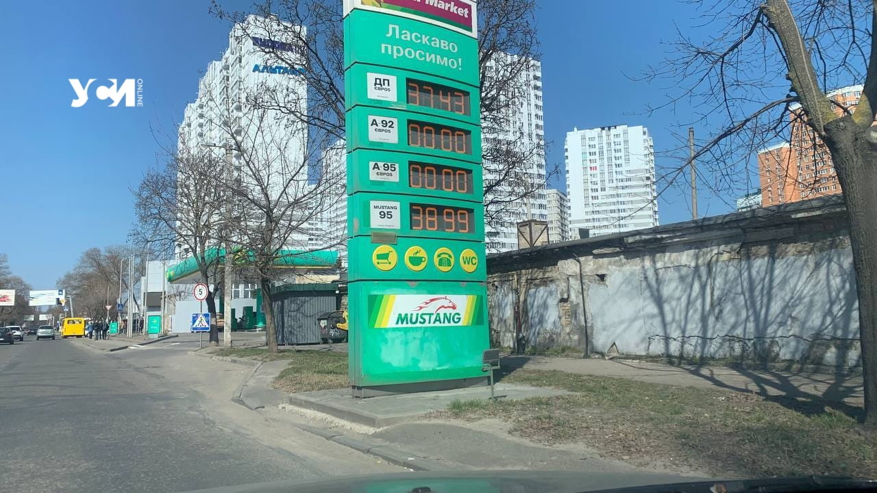 Украинские АЗС используют «брендовое» топливо, чтобы обойти запрет Кабмина (фото) «фото»