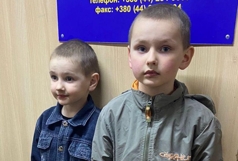 На Таирова нашли двоих маленьких мальчиков, которые гуляли без взрослых (ОБНОВЛЕНО) «фото»