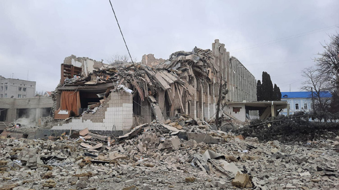 Оккупанты уничтожили в Украине 7 больниц и 57 школ «фото»