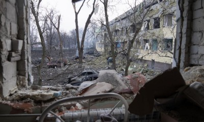 Военные преступления РФ: в Мариуполе обстреляли школу, под завалами люди usionline.com Военные преступления РФ: в Мариуполе обстреляли школу, под завалами люди «фото»