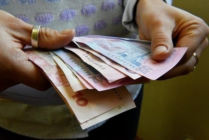 Пенсии и пособия в Украине выплатят в срок «фото»