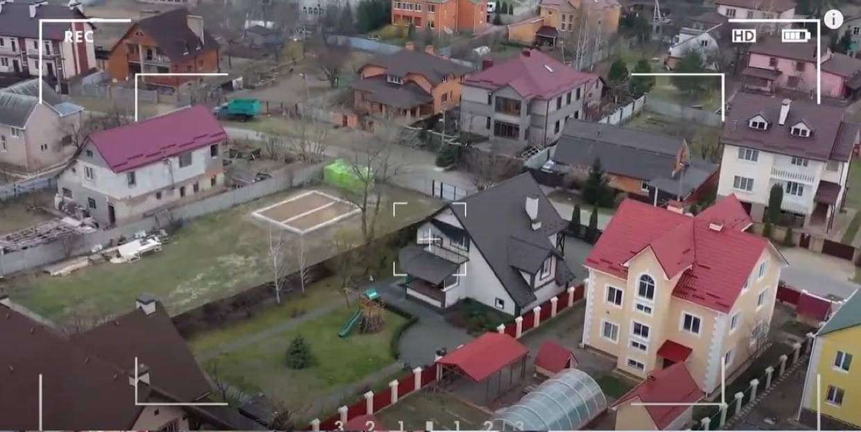 Оккупанты обстреляли дом боксера Усика под Киевом (фото) «фото»