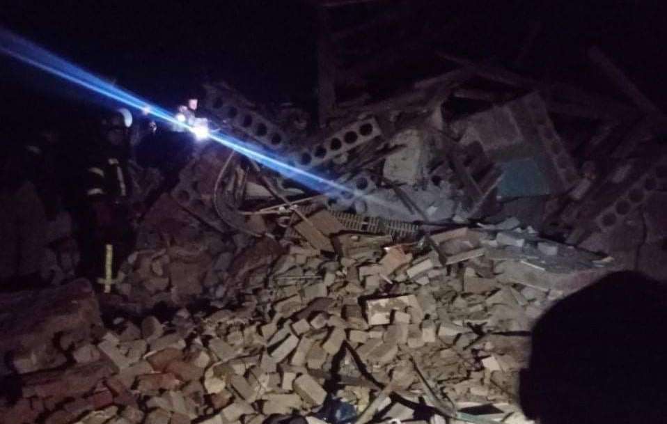 Оккупанты сбросили авиабомбу на жилой дом в Харьковской области (фото) «фото»