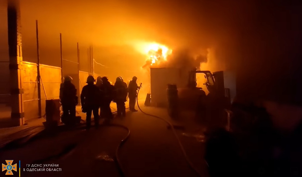 В Одессе тушили пожар на заводе Прессмаш (видео) «фото»