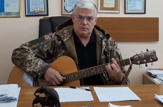 Директор Одесского зоопарка песней обратился к солдатам оккупантов (видео) «фото»