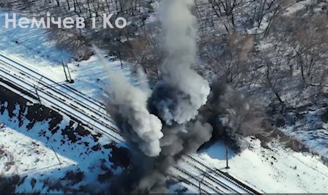 Украинские защитники взорвали мост у границы с рф, чтобы сорвать снабжение врага (видео) «фото»