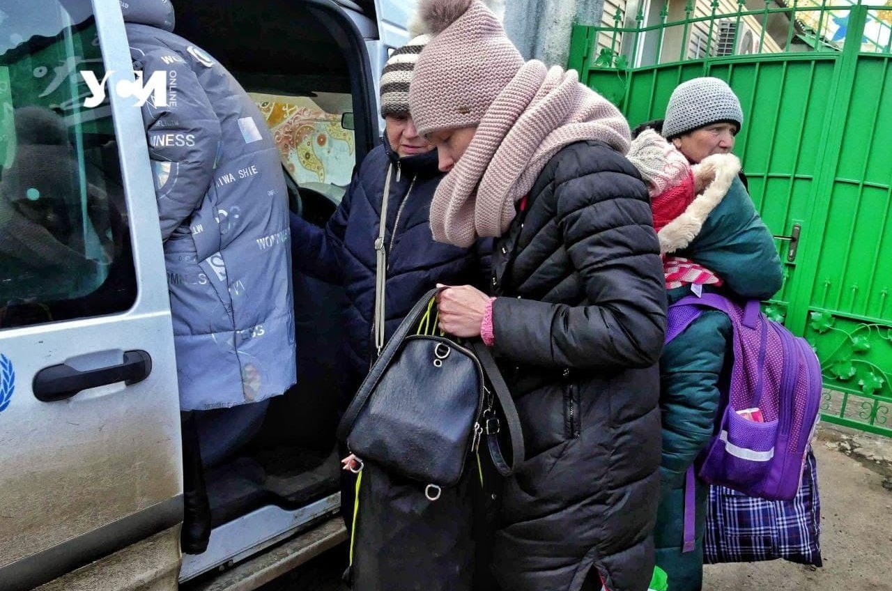 Одесские волонтеры помогают людям выехать заграницу из горячих точек (фото) «фото»