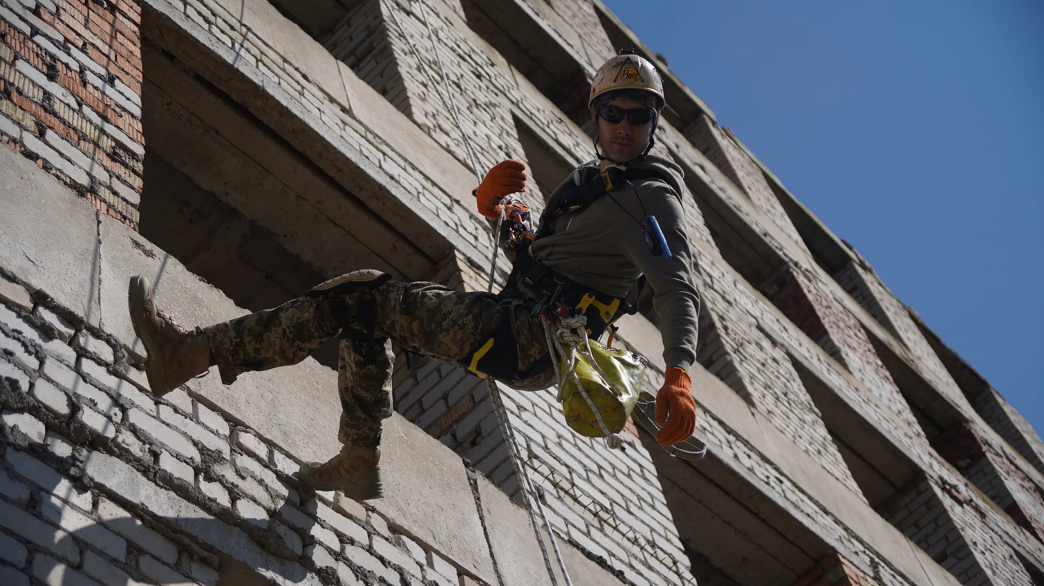Военные одесской мехбригады проходят учения в разрушенных зданиях (фото) «фото»